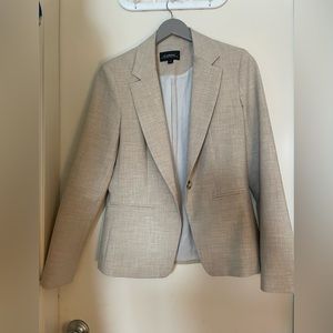 Le Château Blazer